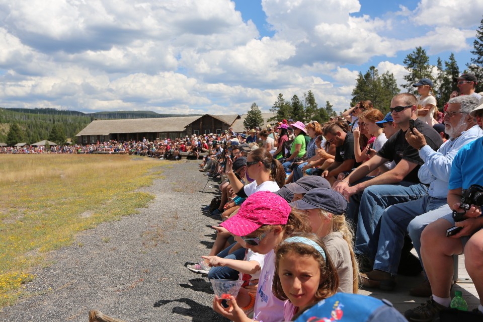 The crowds waiting to see the Geyser.