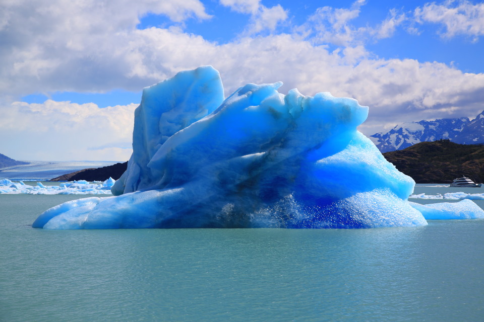 The beautiful icebergs. Modern art.